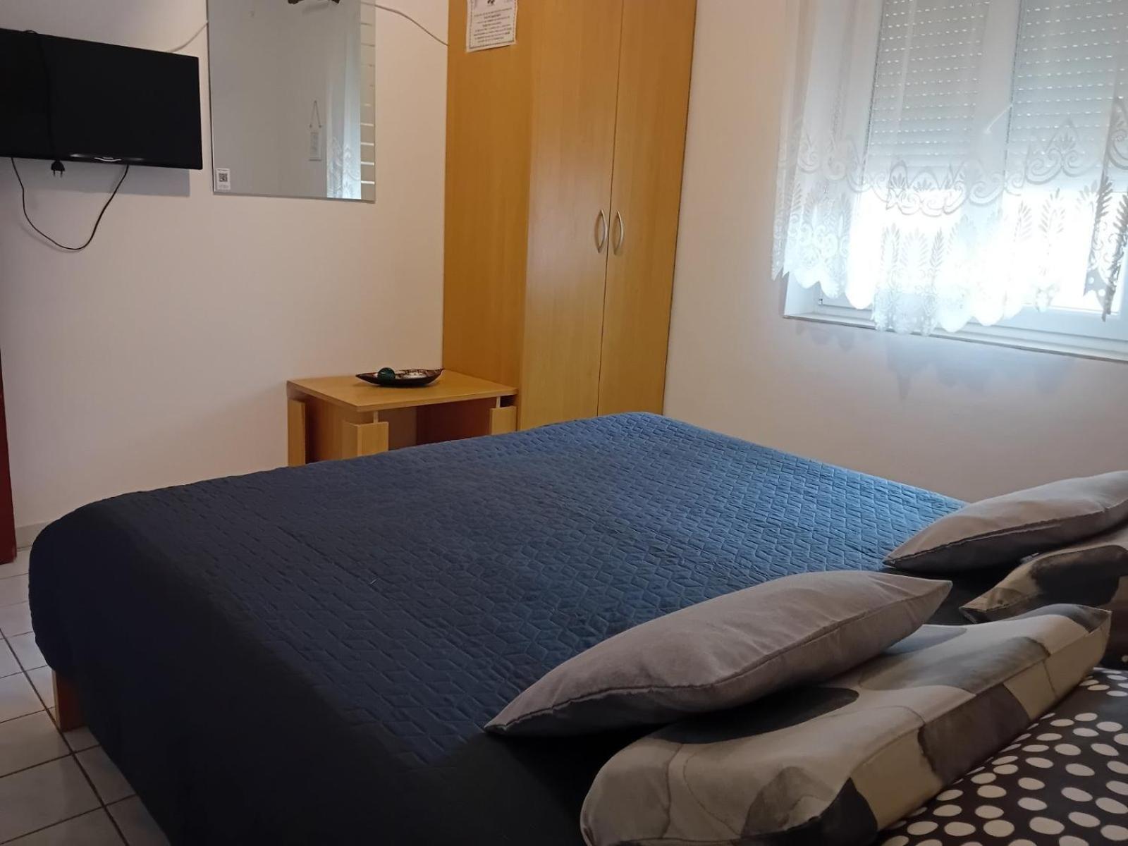 Rooms With A Parking Space Krk - 13553 Vrh  Room photo