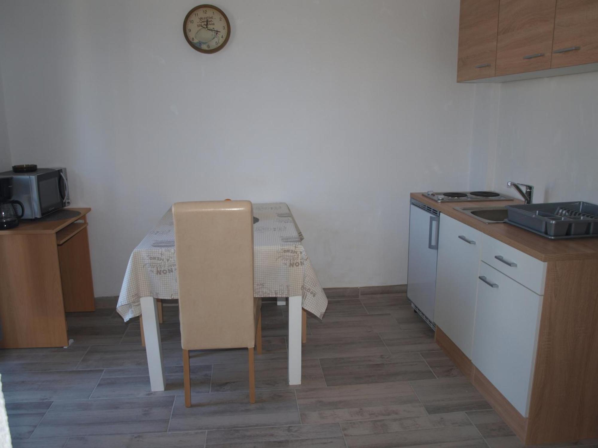 Rooms With A Parking Space Krk - 13553 Vrh  Exterior photo